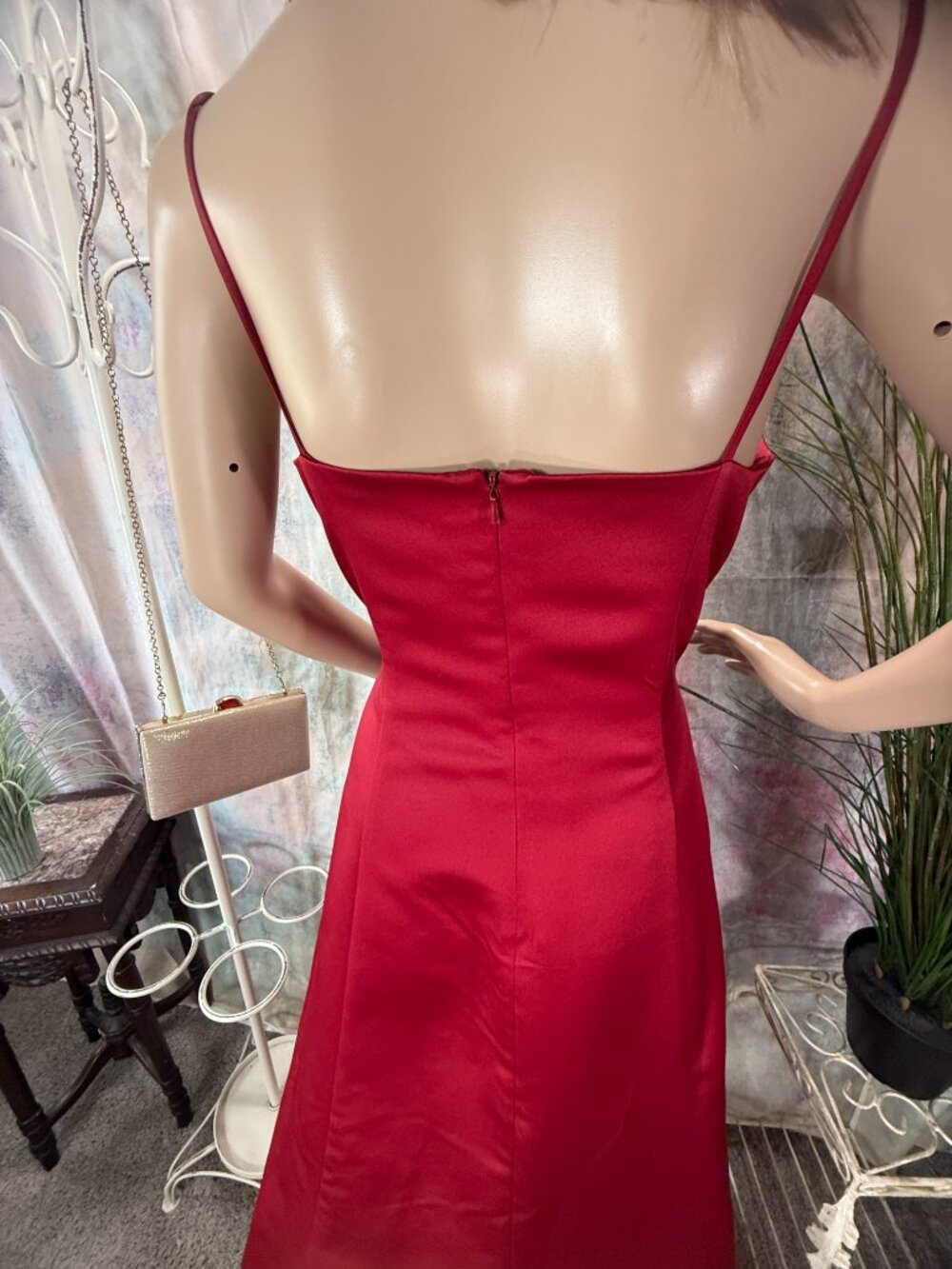 📌 David's Bridal Apple Red Satin Trumpet Prom - Bridesmaid - Formal Night Gown - Picture 9 of 16